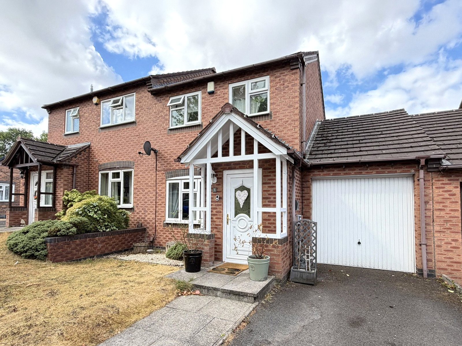 Guinea Close, Oakengates, Telford, TF2 - DB Roberts