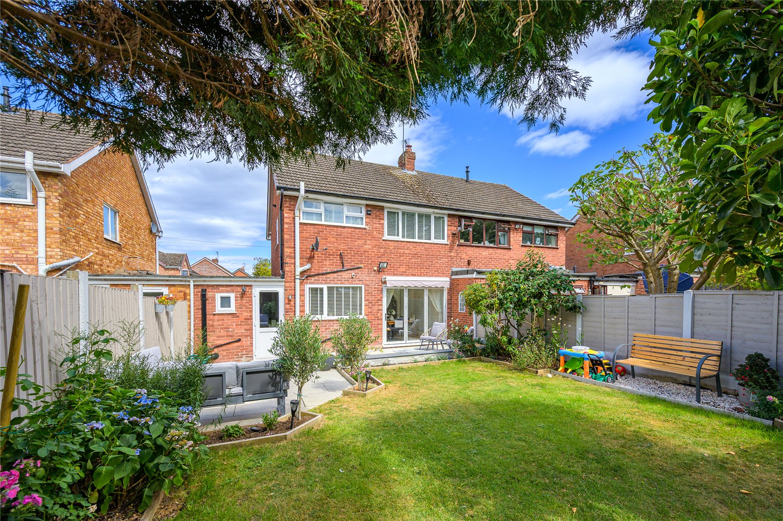 The Leas, Featherstone, Wolverhampton, WV10 - DB Roberts