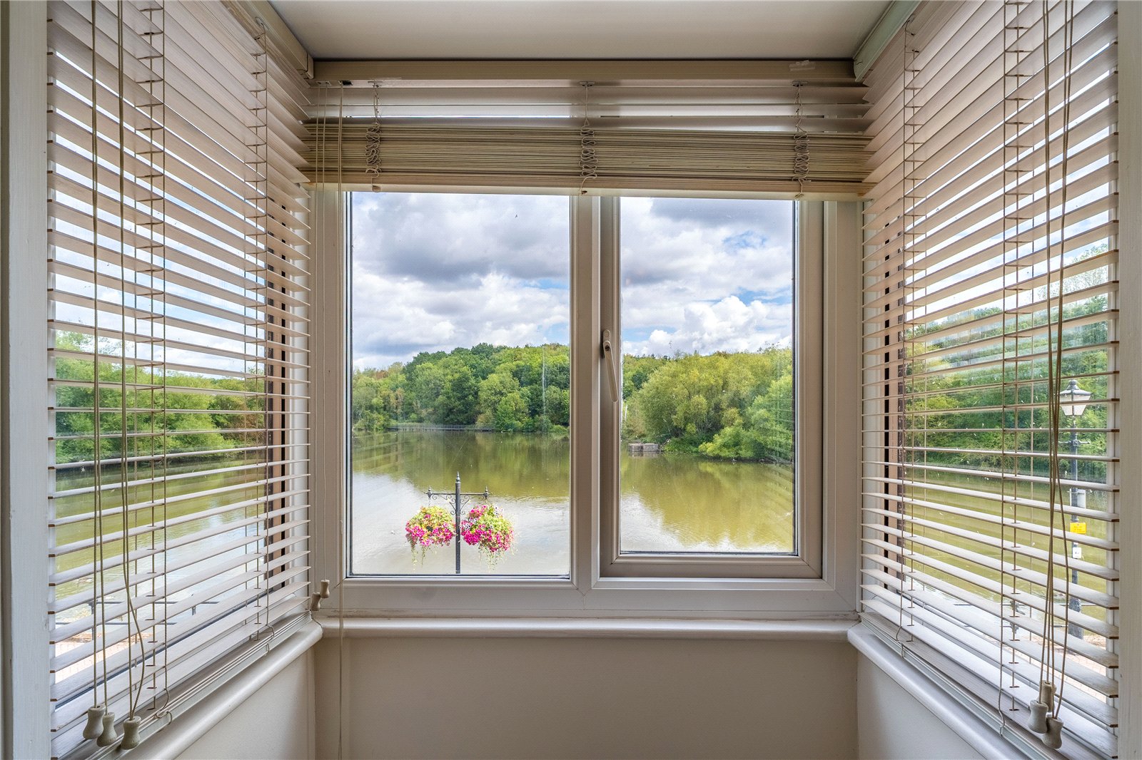 Derwent Drive, Priorslee, Telford, TF2 - DB Roberts