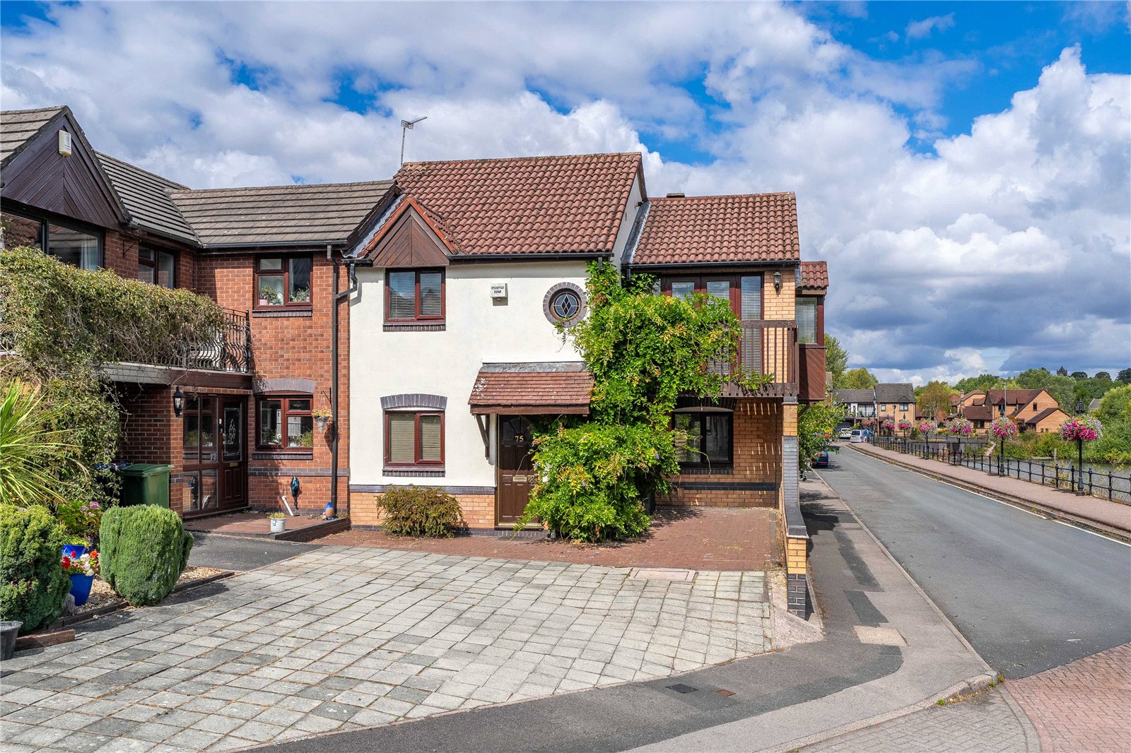 Derwent Drive, Priorslee, Telford, TF2 - DB Roberts