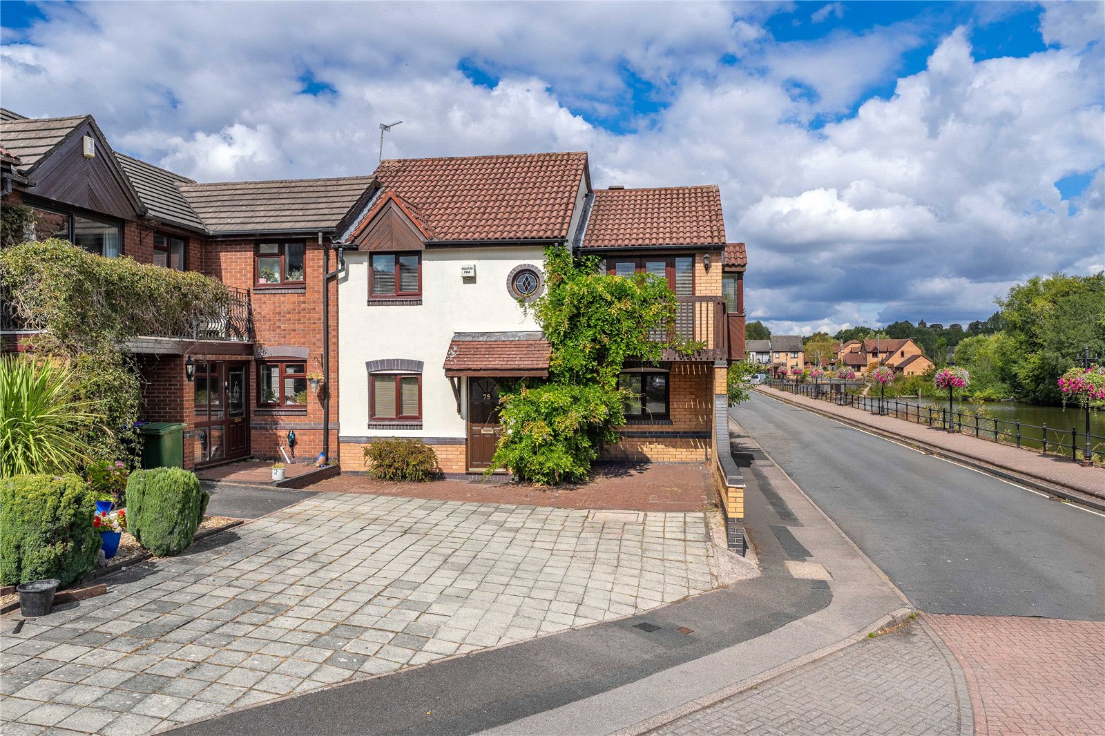 Derwent Drive, Priorslee, Telford, TF2 - DB Roberts