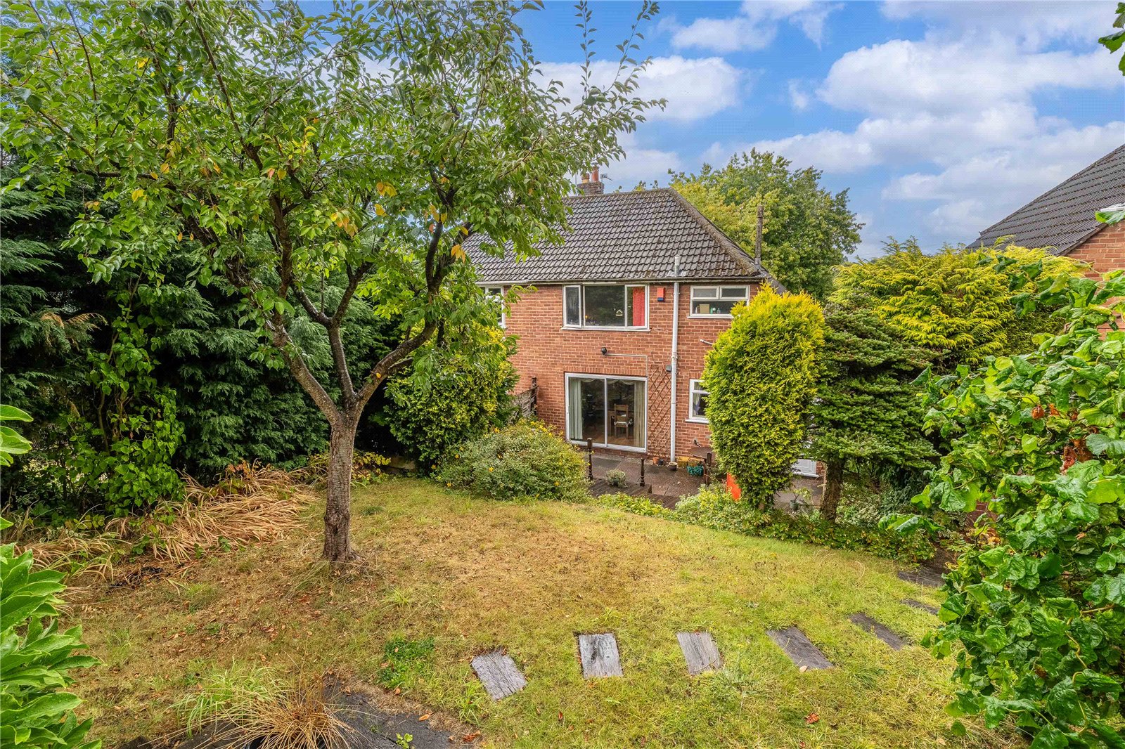 Camberley Crescent, Ettingshall, Wolverhampton, WV4 - DB Roberts
