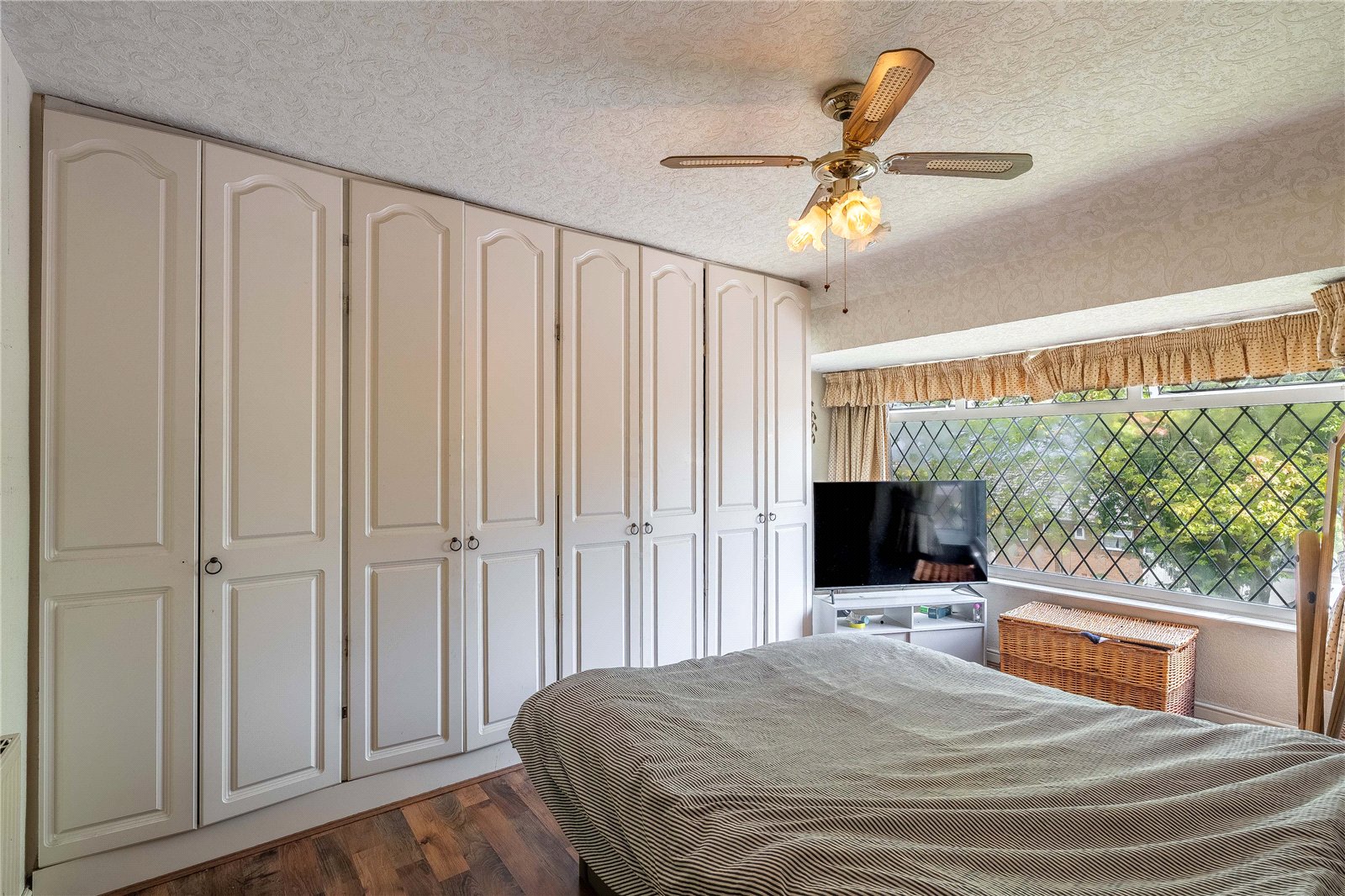 Camberley Crescent, Ettingshall, Wolverhampton, WV4 - DB Roberts