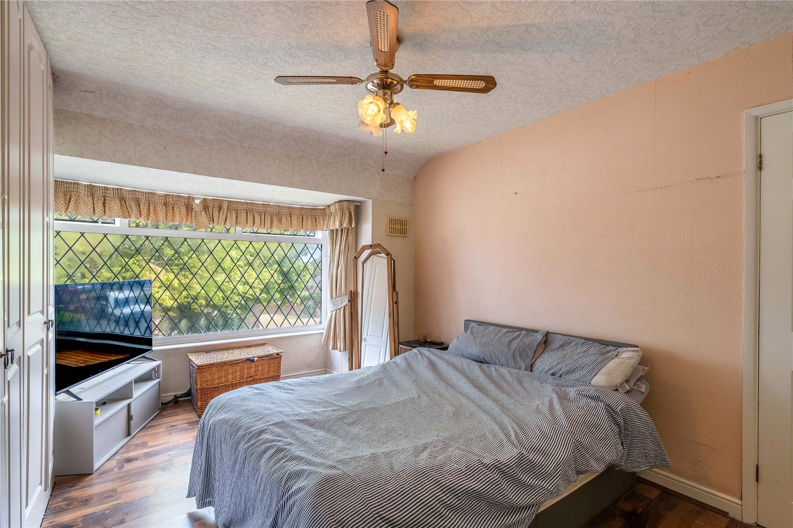 Camberley Crescent, Ettingshall, Wolverhampton, WV4 - DB Roberts
