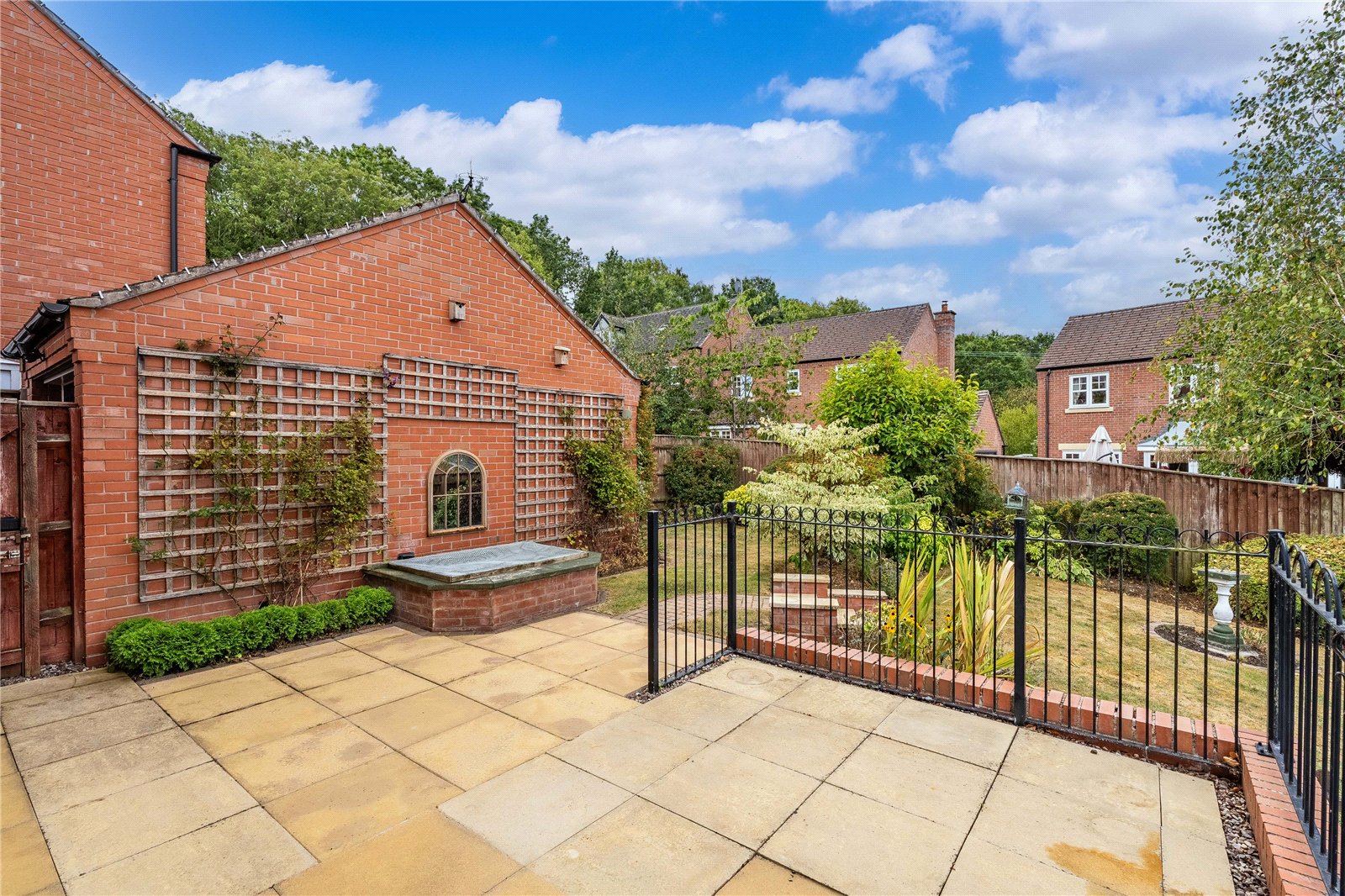 Jarrett Walk, Muxton, Telford, TF2 - DB Roberts