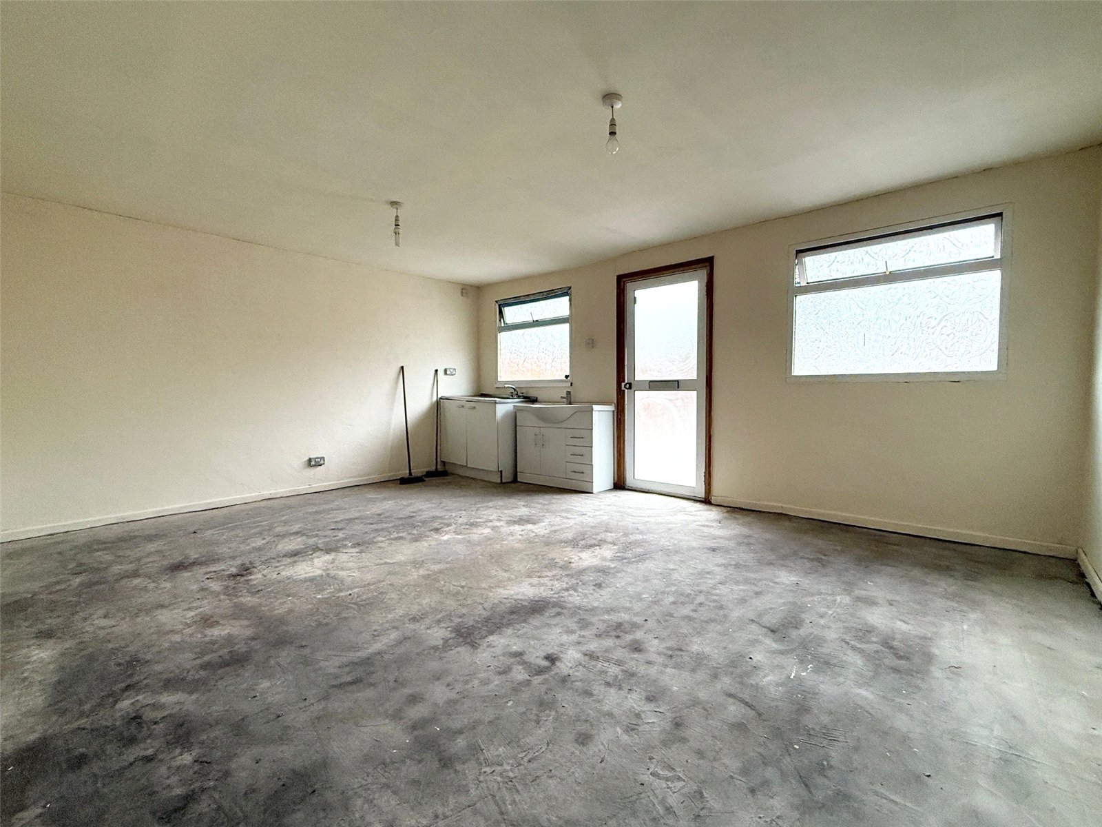 Moreton Road, Bushbury, Wolverhampton, WV10 - DB Roberts