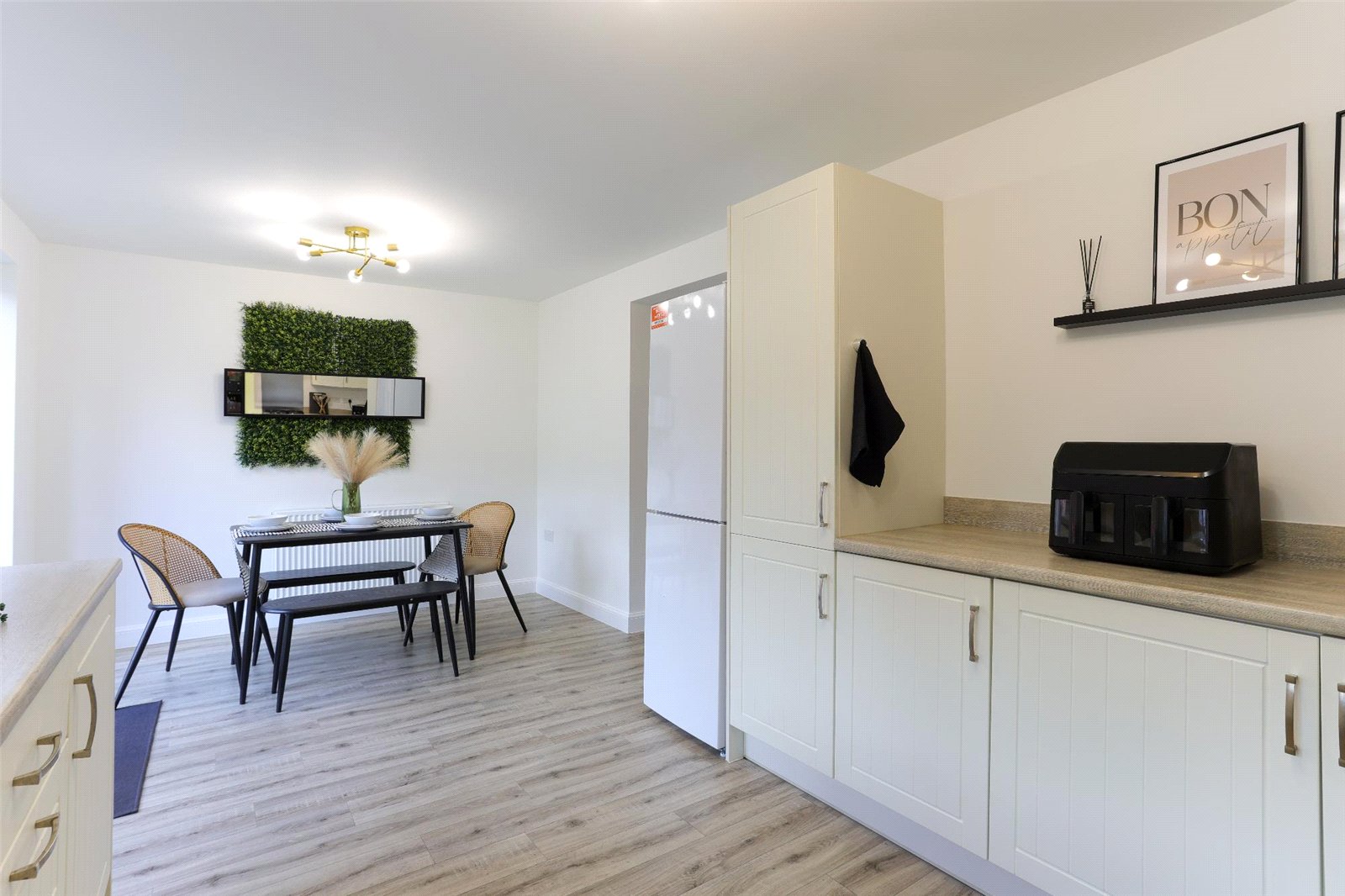 Brookes Avenue, Newdale, Telford, TF3 - DB Roberts
