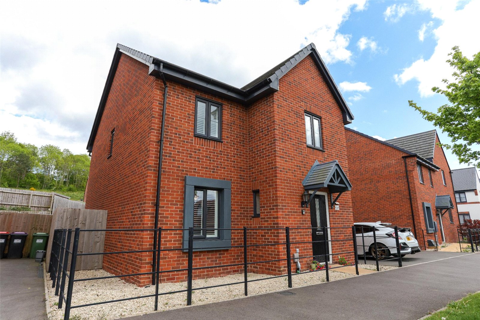 Brookes Avenue, Newdale, Telford, TF3 - DB Roberts