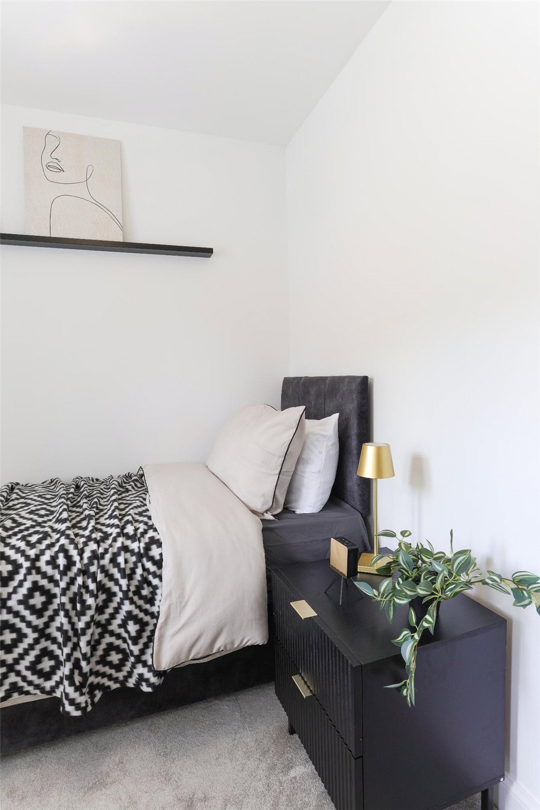 Brookes Avenue, Newdale, Telford, TF3 - DB Roberts