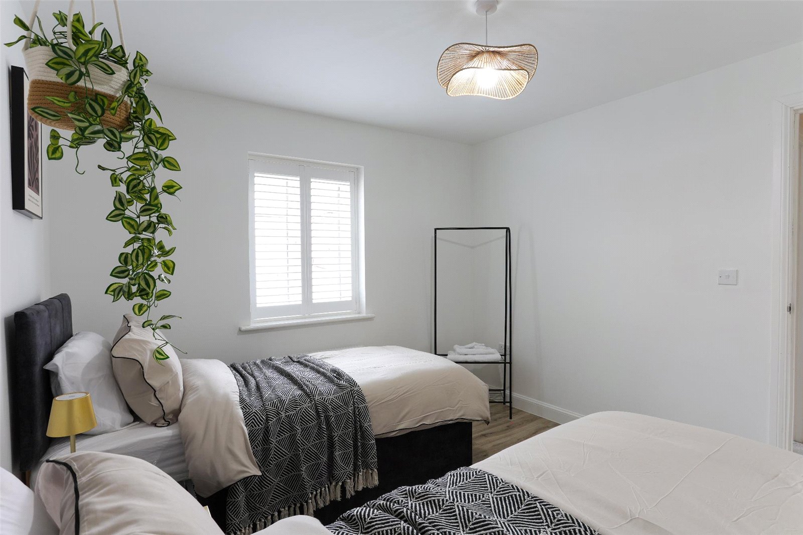 Brookes Avenue, Newdale, Telford, TF3 - DB Roberts